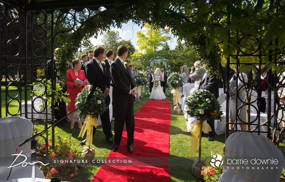 monkey-island-wedding-ceremony-bride-arrival