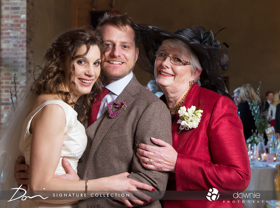 mum-with-bride-and-groom