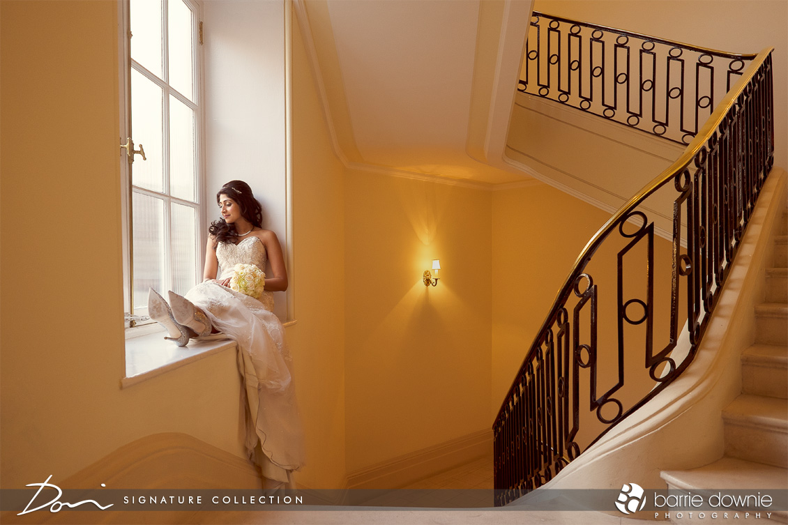 wedding-at-the-ritz-london-bride-in-window