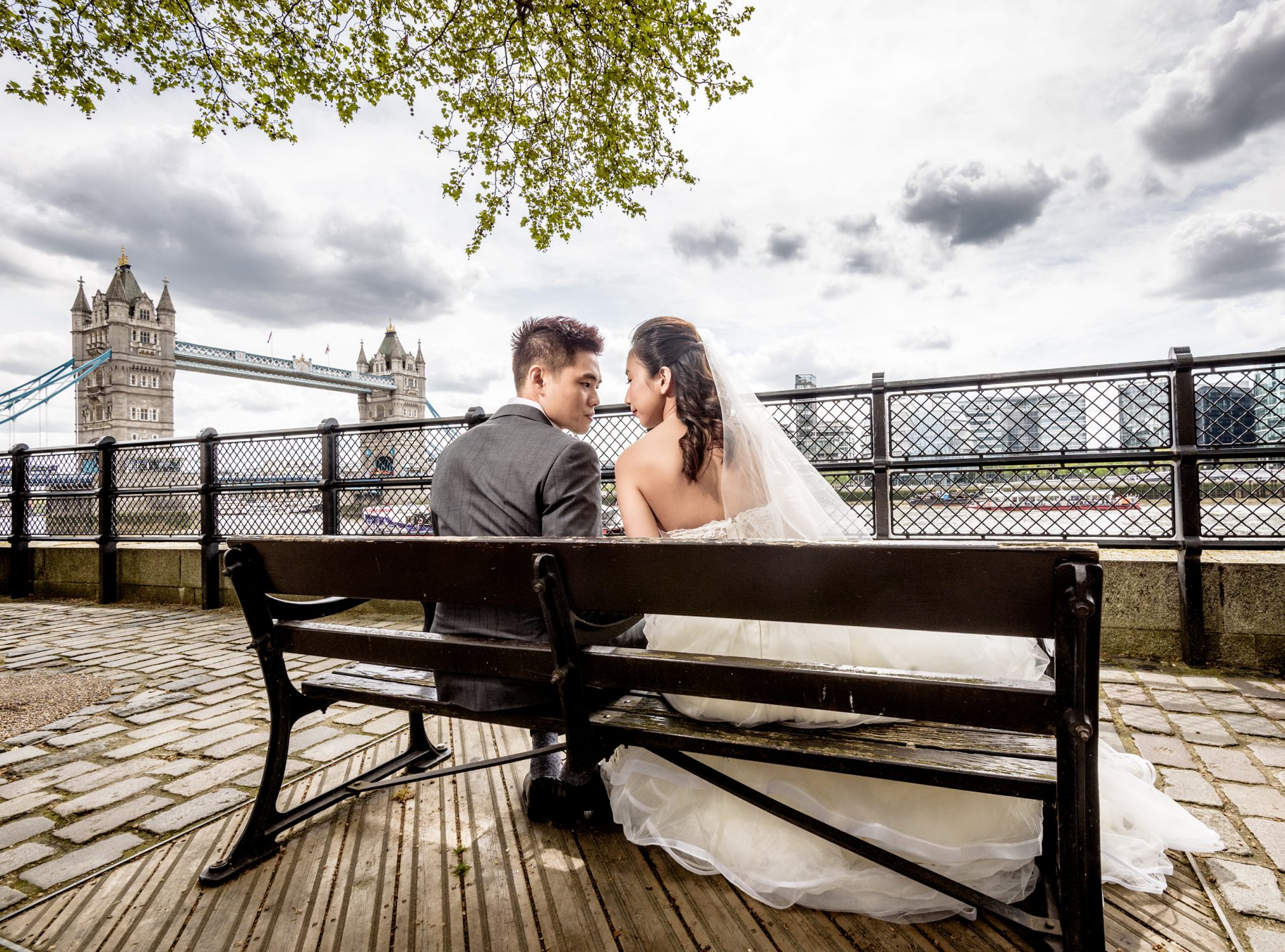 london-pre-wedding-photography-tower-bridge-singapore-couple