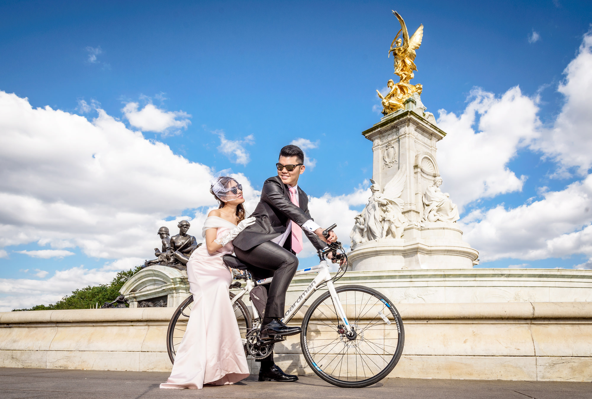 fun-pre-wedding-photos-in-London