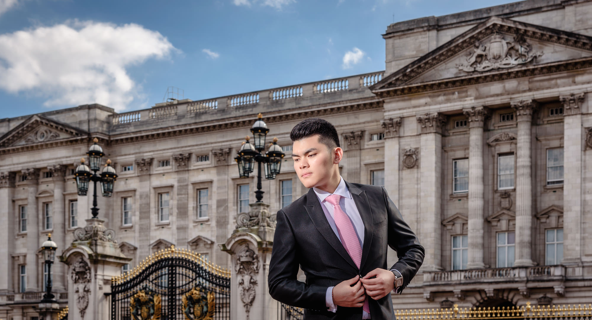 pre-wedding-photography-groom-at-buckingham-palace-london