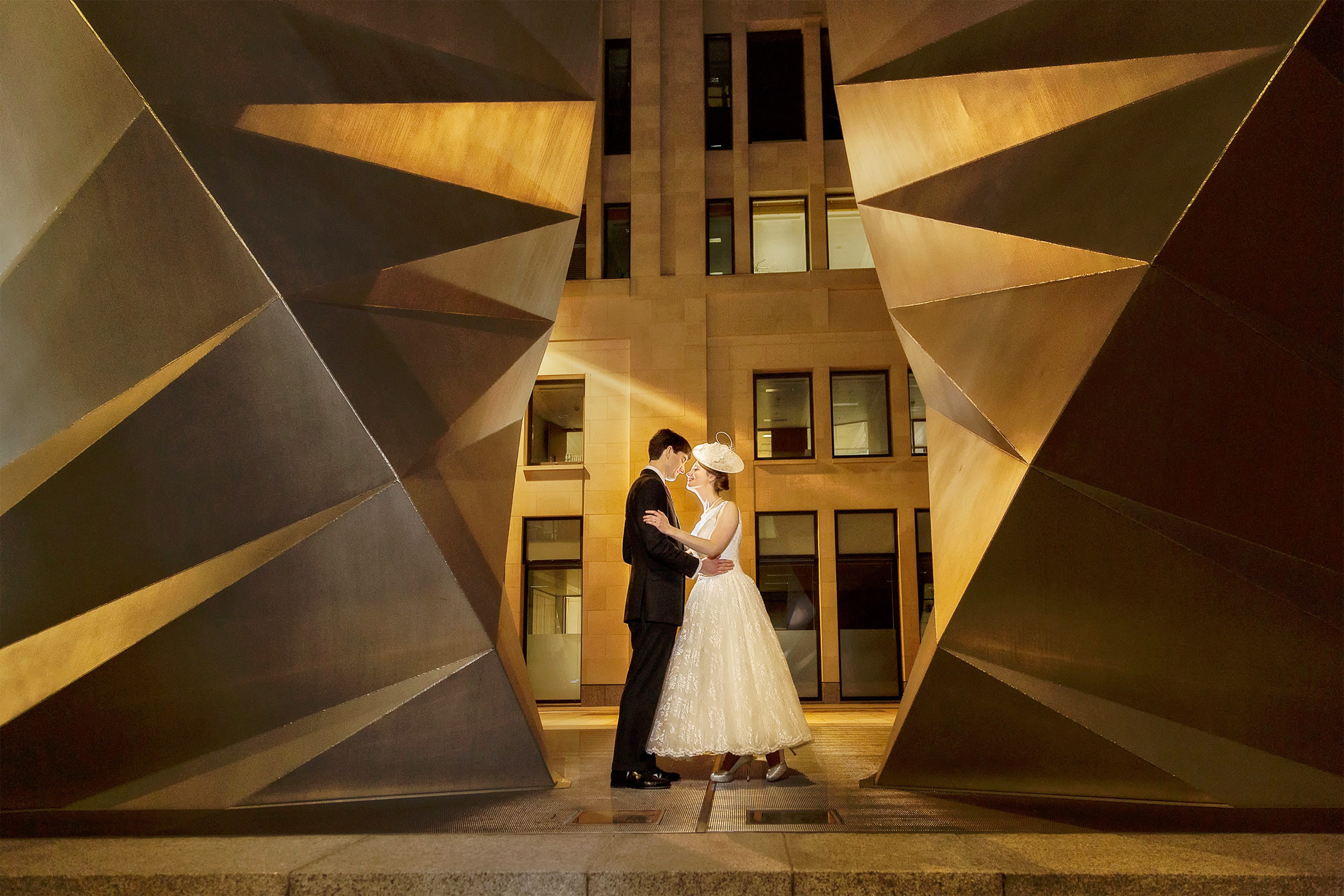 st-pauls-cathedral-wedding-bride-and-groom-vintage-wedding-dress