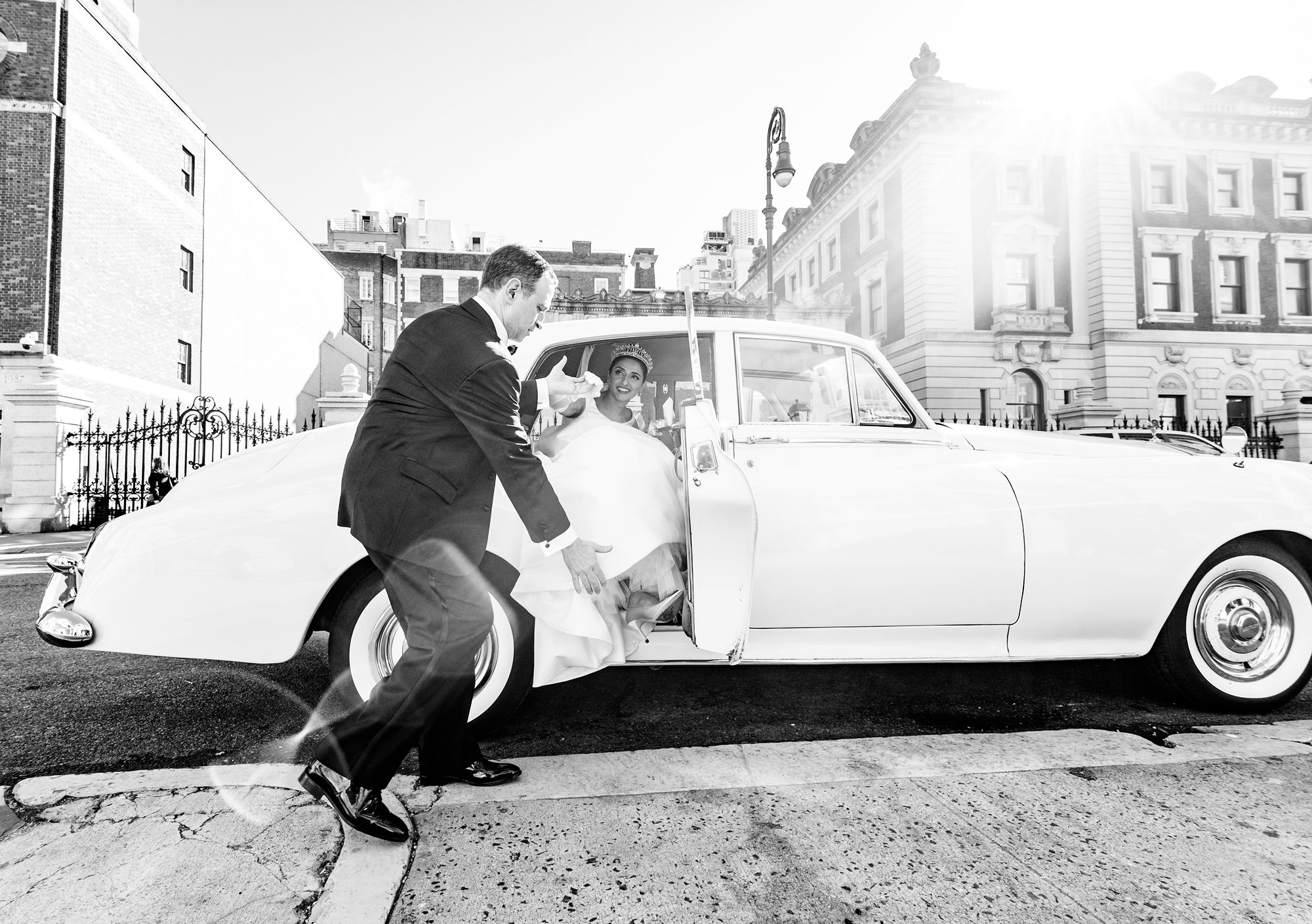 bride-arriving-for-wedding-james-burden-mansion-new-york