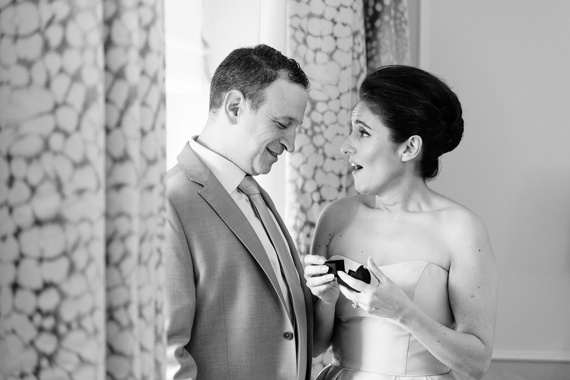 Pre-wedding photoshoot in New York — couple on a Manhattan street