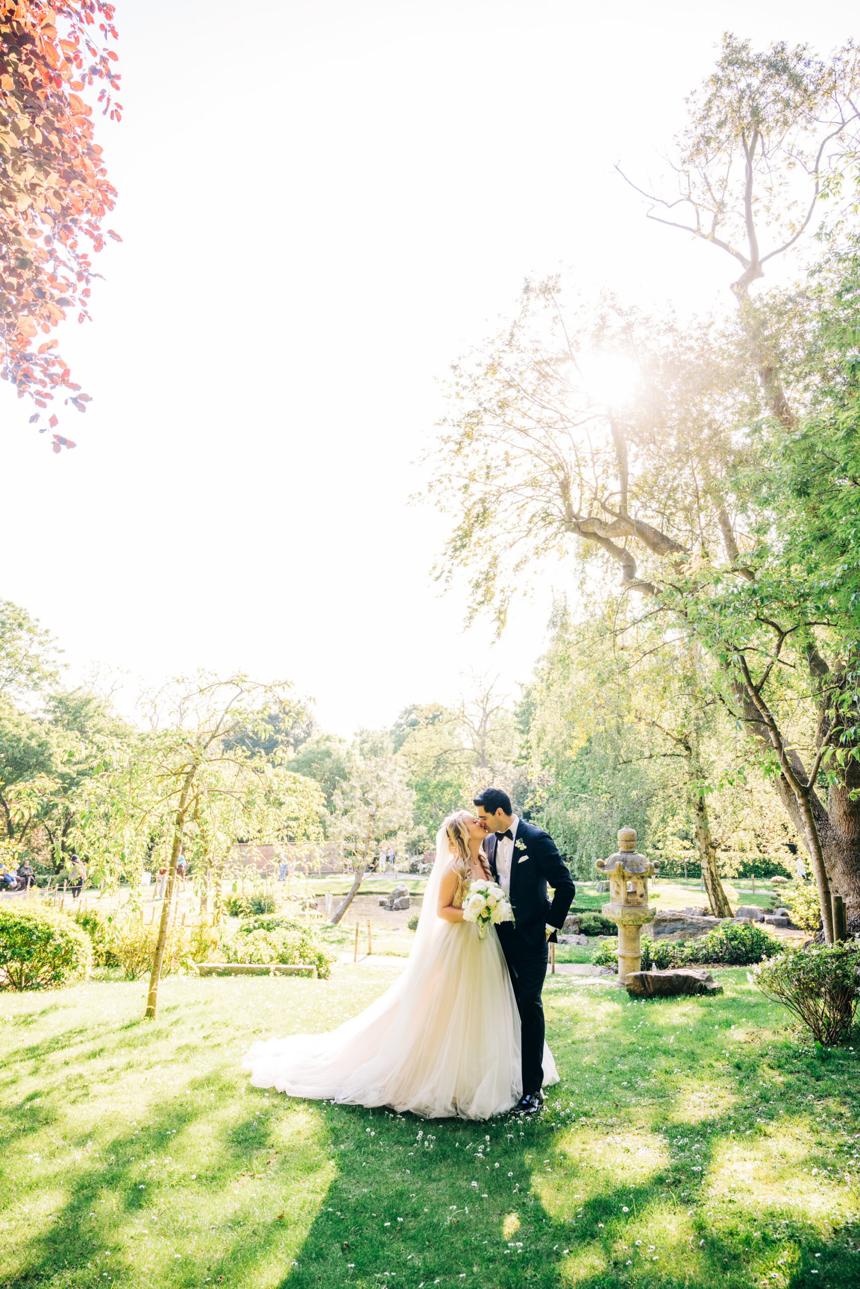 Holland Park wedding bride and groom