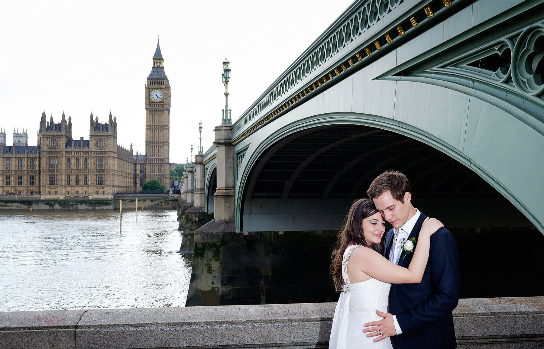 Bride and groom with Big Ben behind them