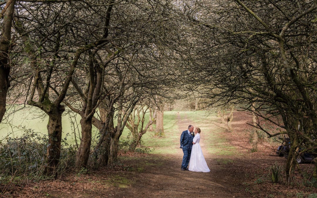 Bletchingley golf club Wedding Photography with Linda & Rob