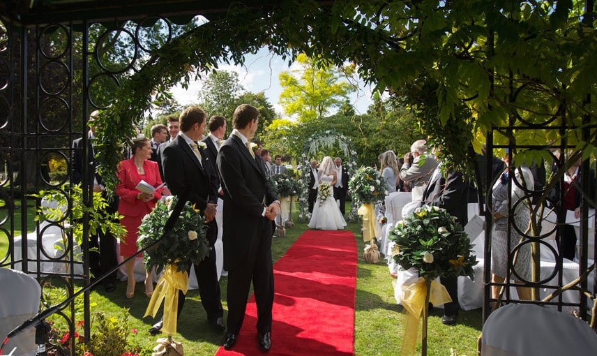 monkey-island-wedding-ceremony-bride-arrival